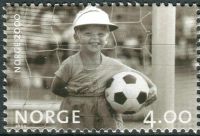 (1999) MiNr. 1328 ** - Norsko - Milénium (II): Mladý fotbalista (1981)